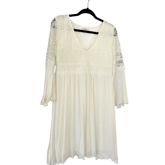 easel Dresses Easel Ivory Lace Bell Sleeve Babydoll Shift Dress